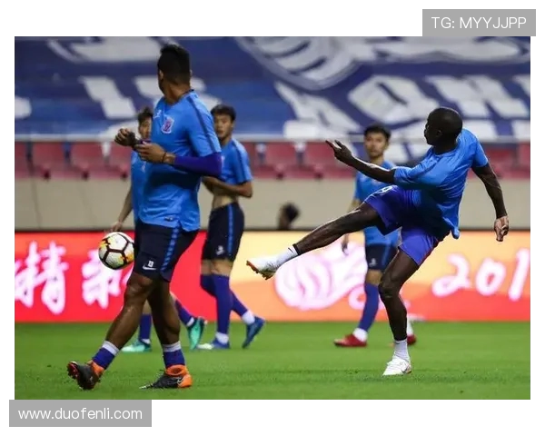 特谢拉因与裁判争执吃第二张黄牌被罚下 将错过下轮对阵梅州比赛